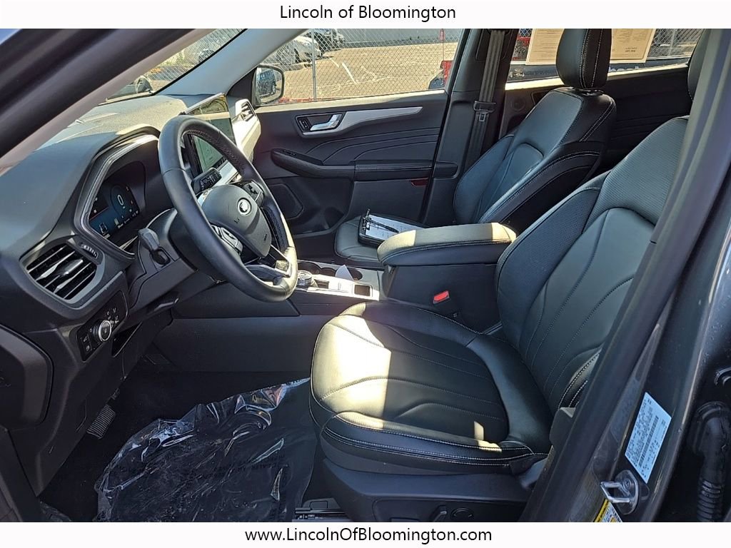 Used 2025 Ford Escape Platinum w/ Premium Technology Package image 13