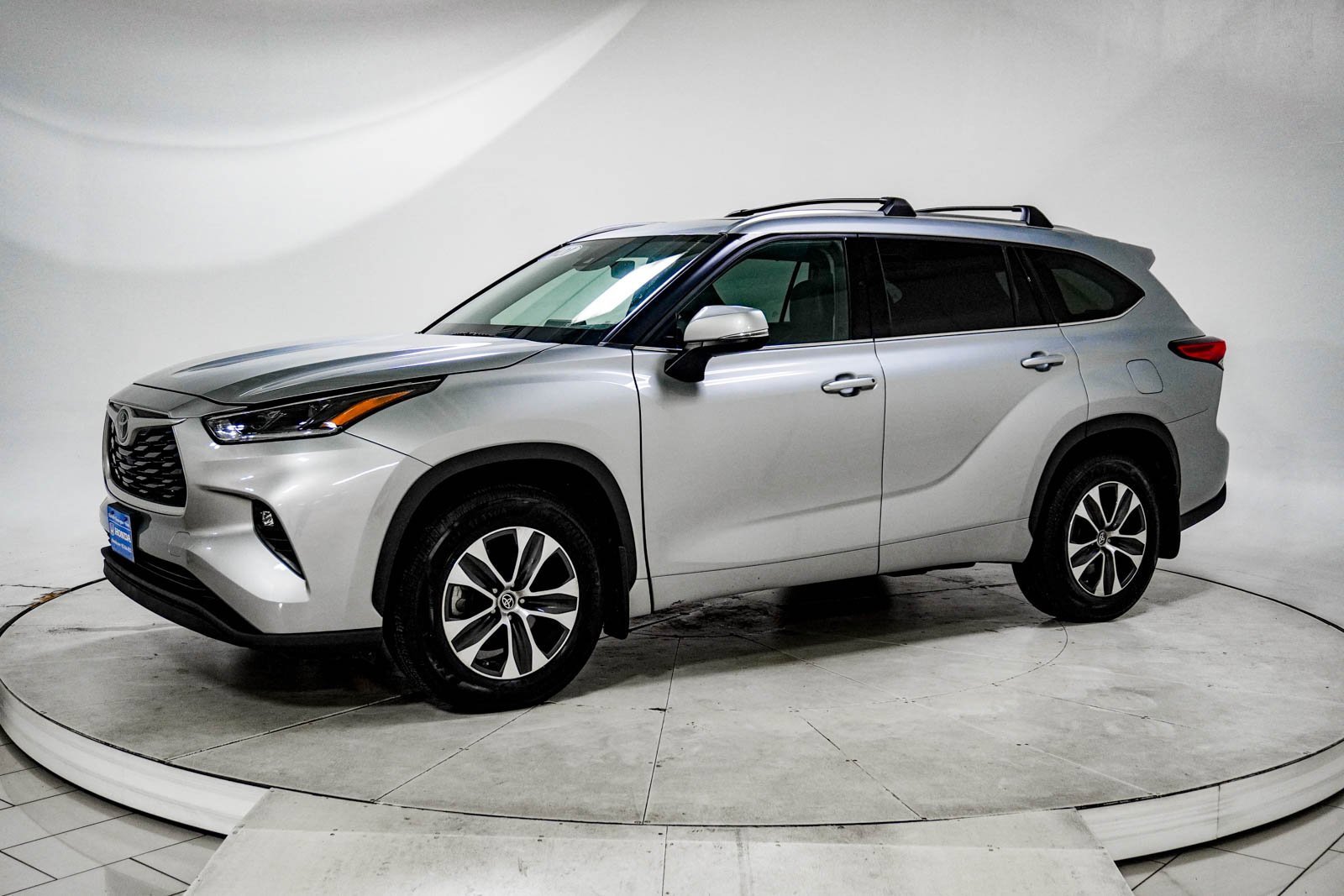 Used 2021 Toyota Highlander XLE image 4
