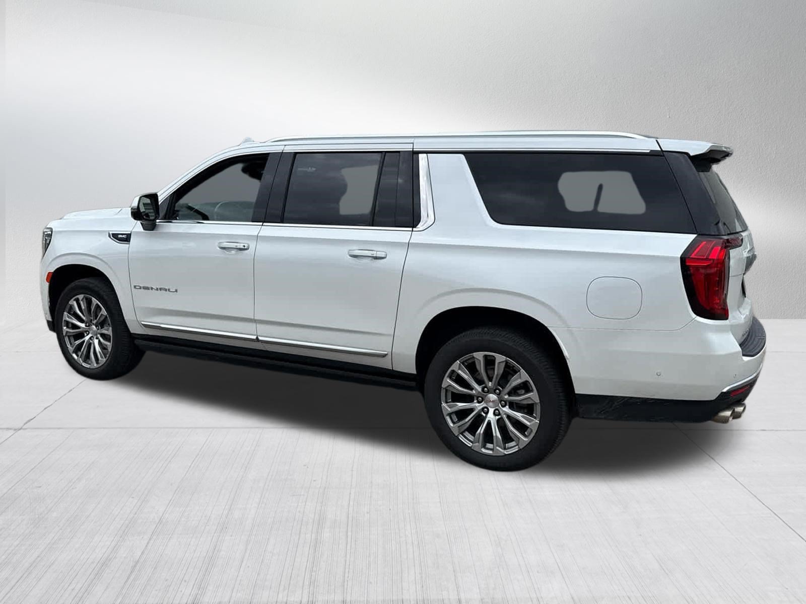 Used 2023 GMC Yukon XL Denali w/ Denali Reserve Package AWD/4WD image 7