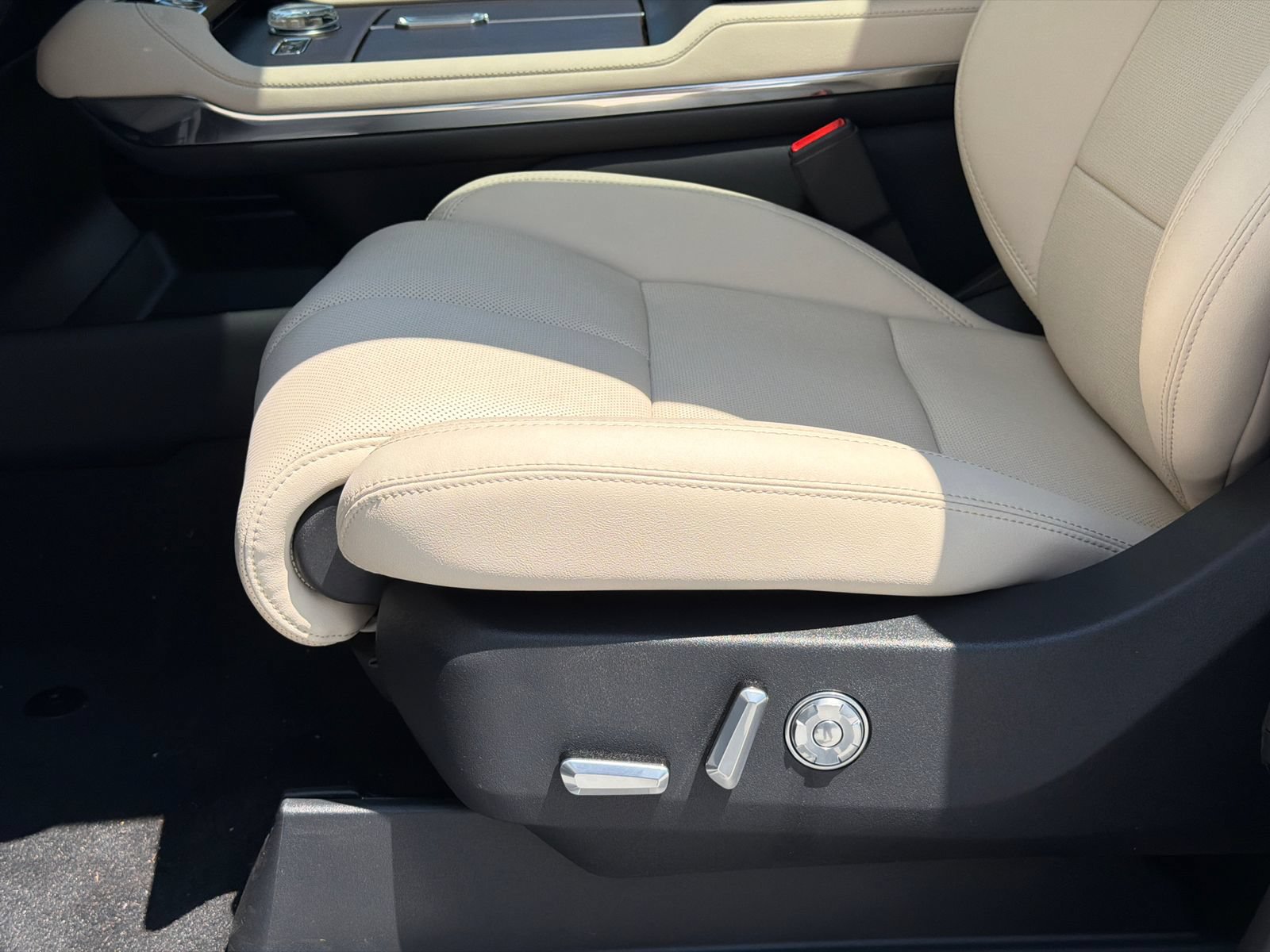 New 2027 Lincoln Navigator Reserve AWD/4WD image 18