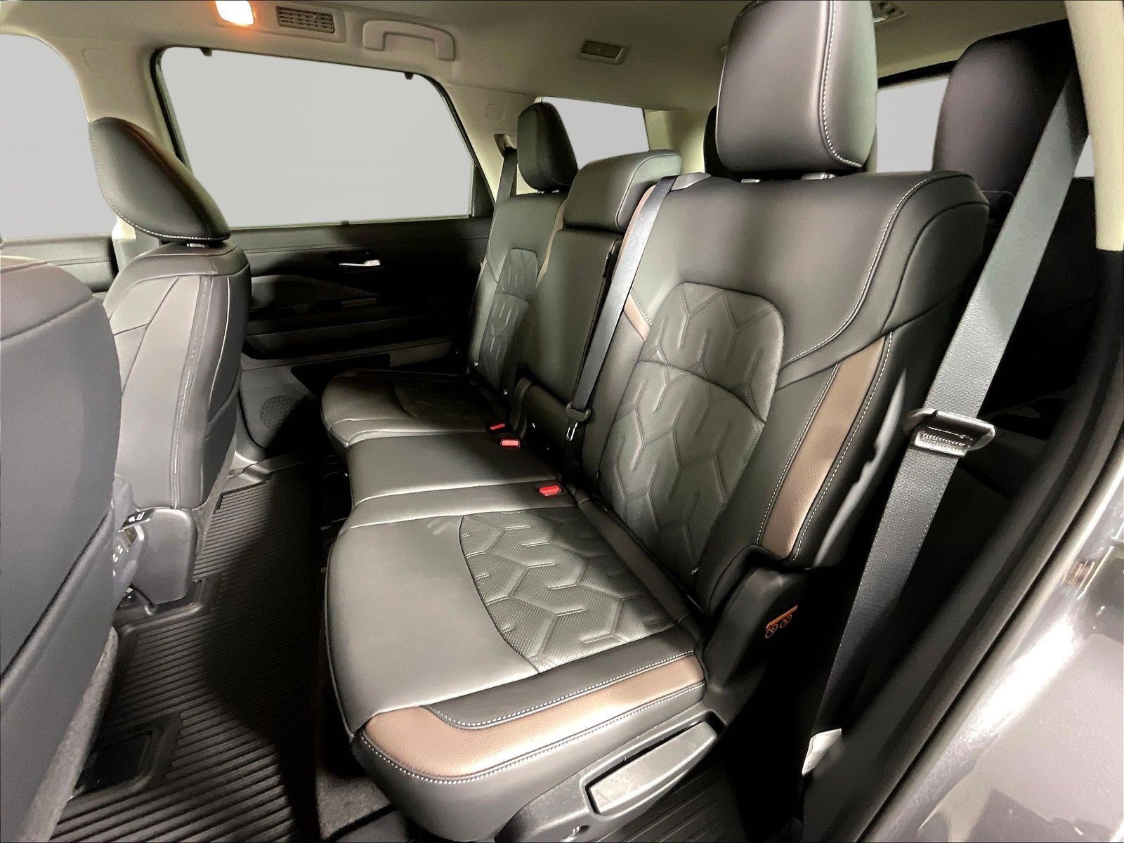New 2026 Nissan Pathfinder Platinum AWD/4WD image 18