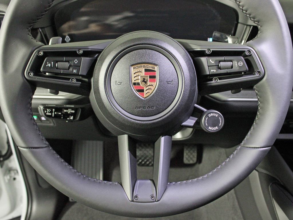 Certified 2025 Porsche Cayenne image 23