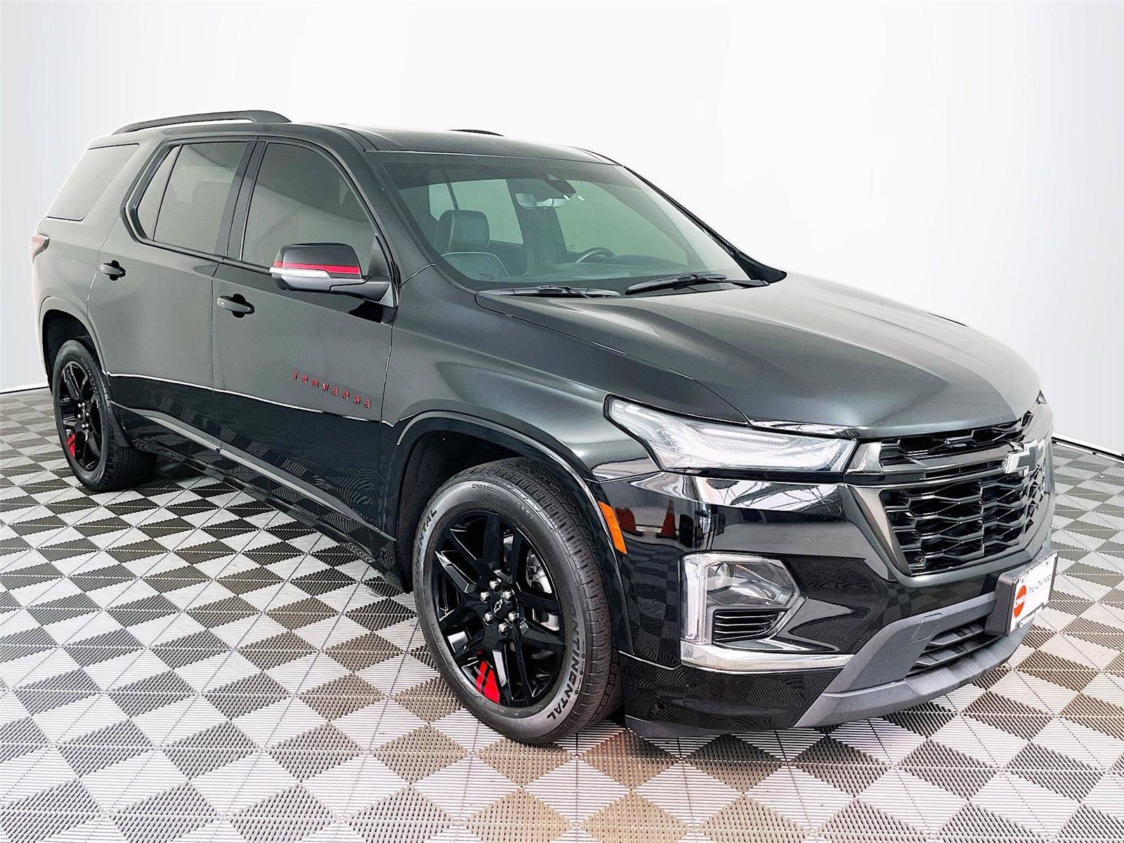 Used 2023 Chevrolet Traverse Premier w/ Redline Edition AWD/4WD image 1