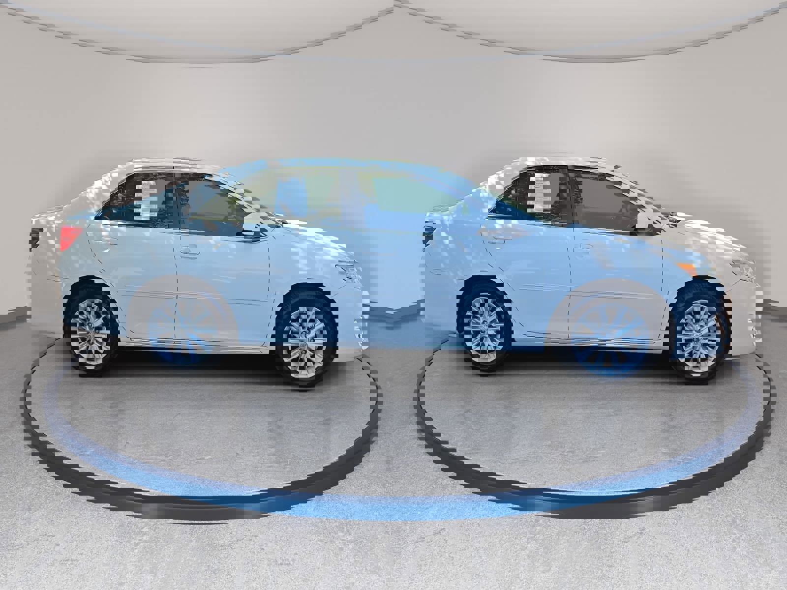 Used 2013 Toyota Camry XLE w/ Leather Pkg image 4