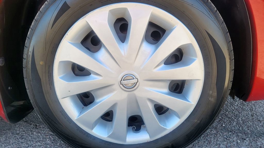 Used 2015 Nissan Versa SV FWD image 13