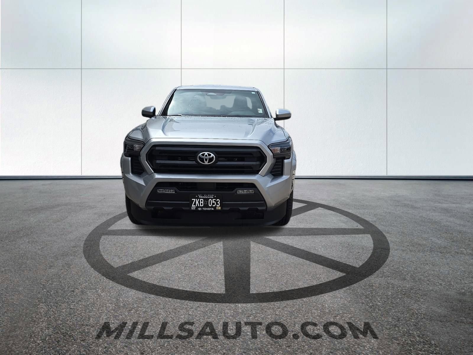 Used 2025 Toyota Tacoma SR5 AWD/4WD image 2