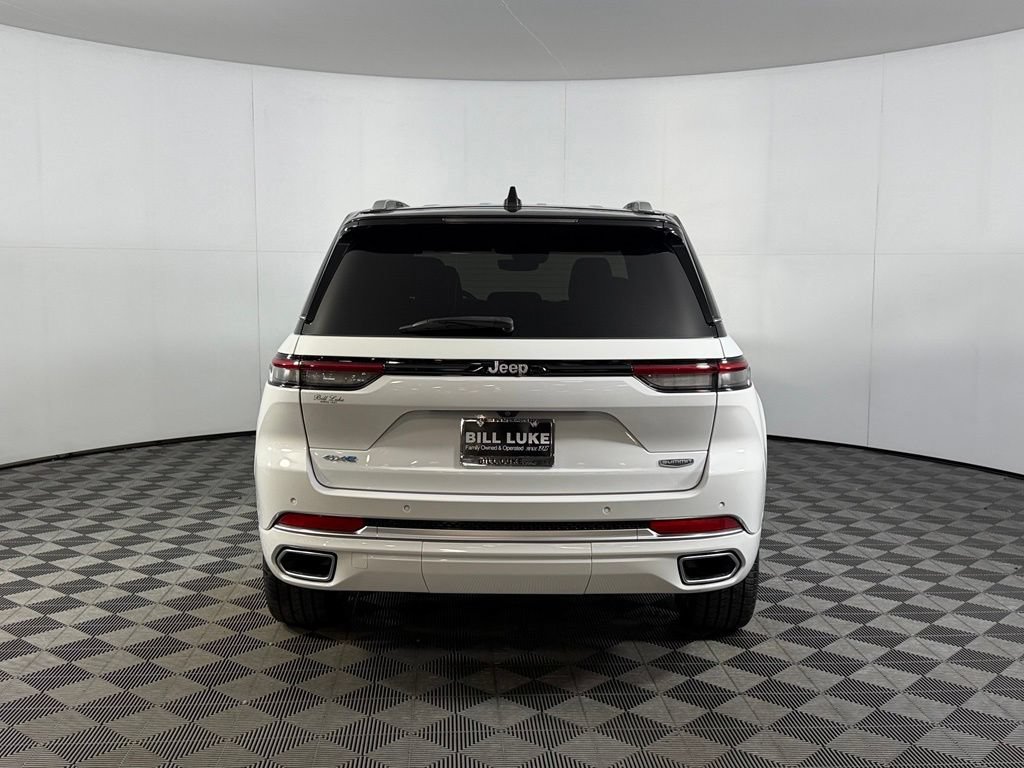 Certified 2023 Jeep Grand Cherokee Summit w/ Luxury Tech Group V AWD/4WD image 10