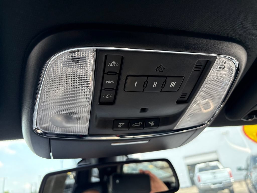 Used 2015 Jeep Grand Cherokee Limited AWD/4WD image 17