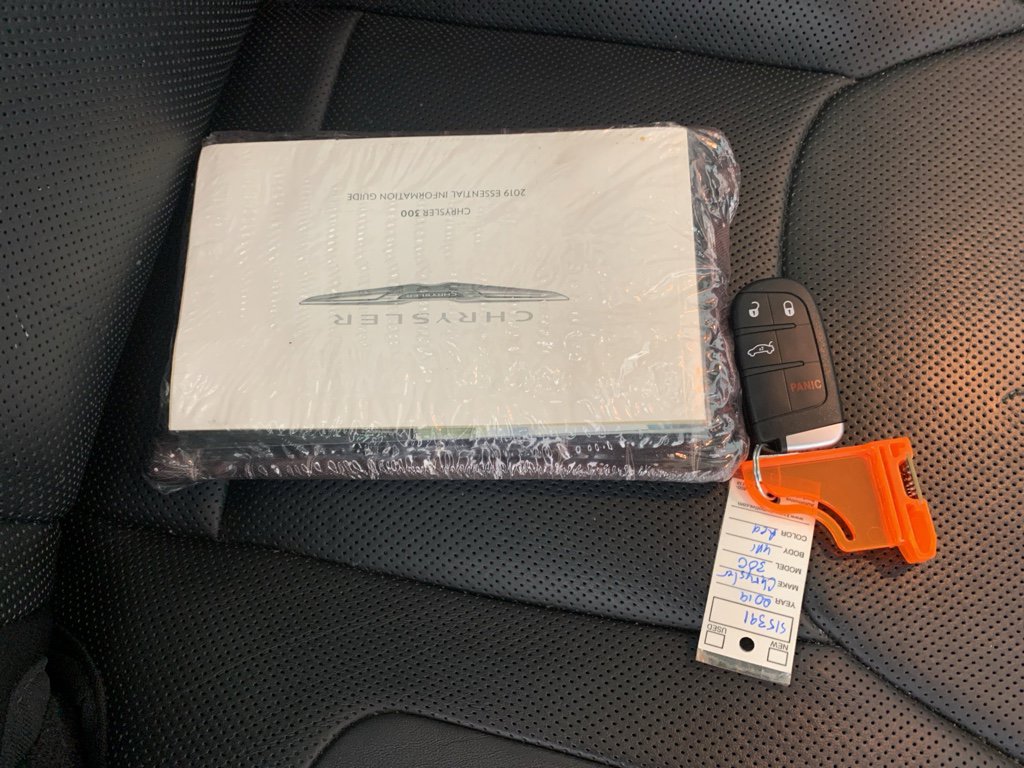 Used 2019 Chrysler 300 Limited image 44