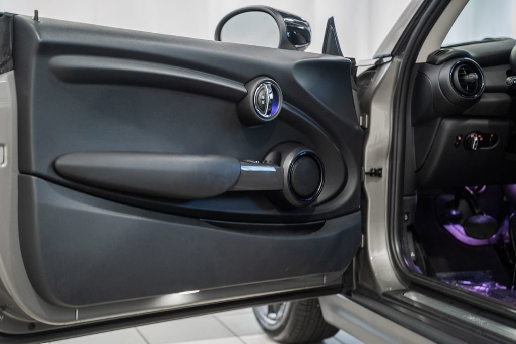 Used 2020 MINI Cooper 2-Door Hardtop FWD image 31