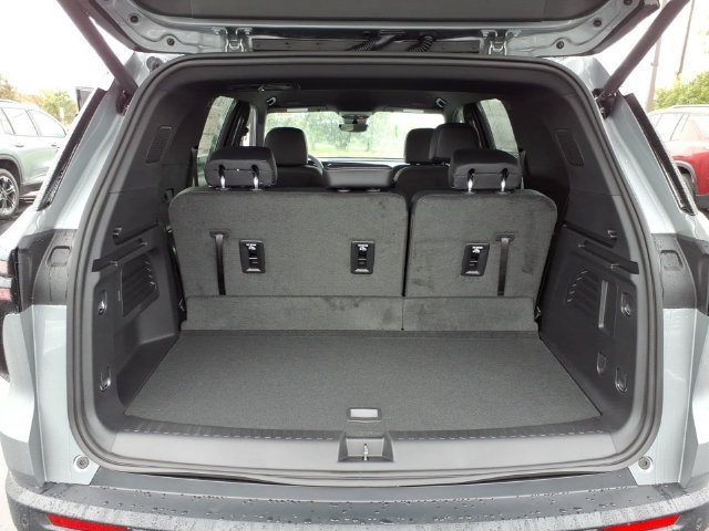 New 2027 Chevrolet Traverse LT w/ Midnight/Sport Edition FWD image 12