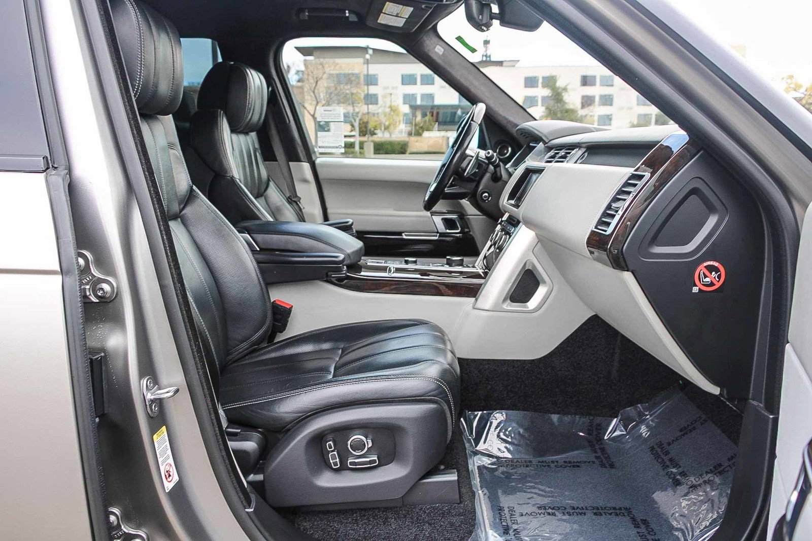 Used 2017 Land Rover Range Rover Long Wheelbase Autobiography image 16