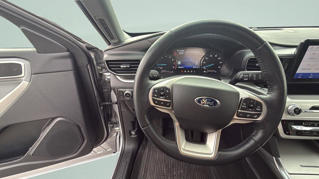 Used 2022 Ford Explorer XLT w/ Equipment Group 202A image 23