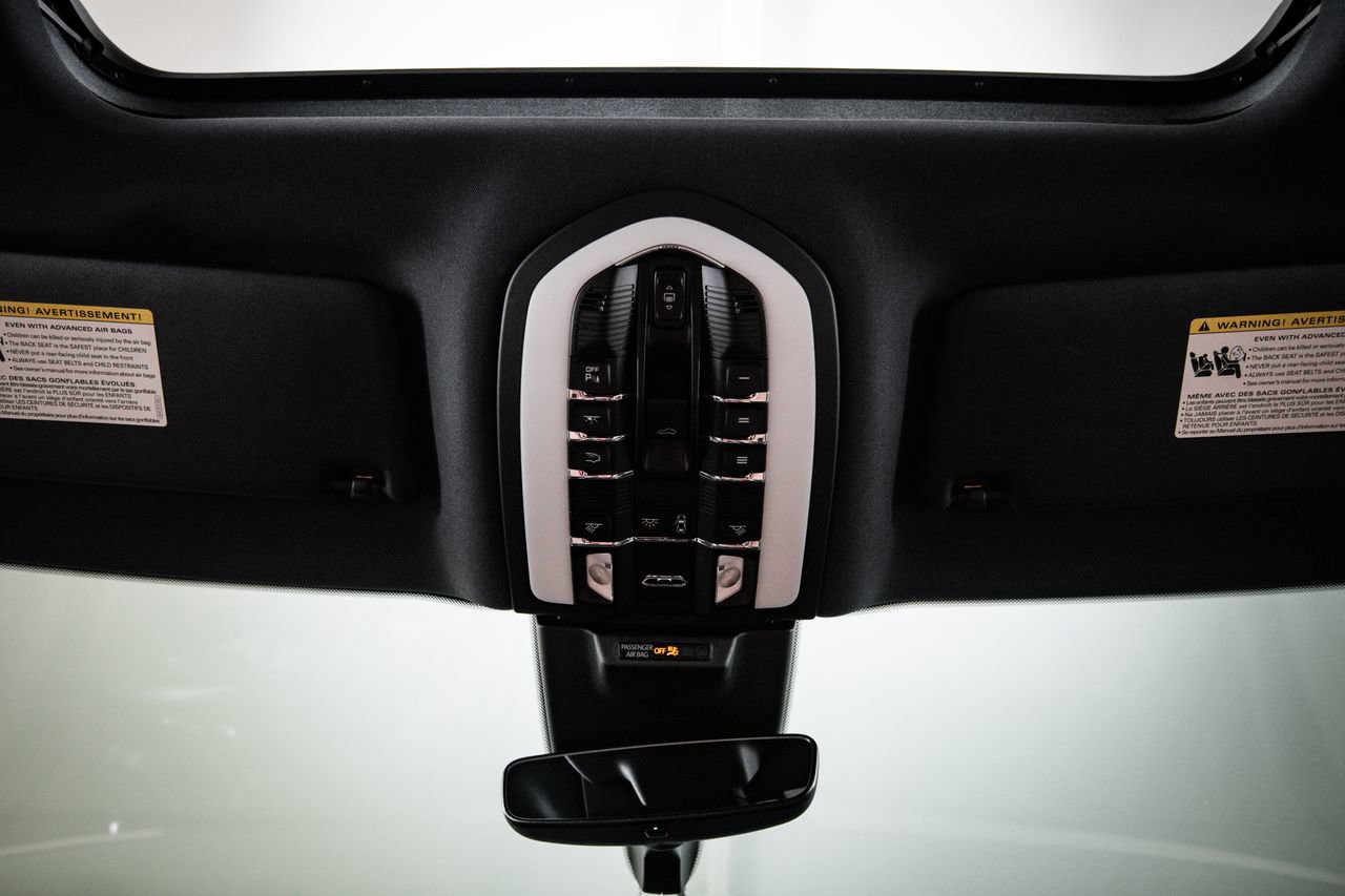 Certified 2024 Porsche Macan AWD/4WD image 20