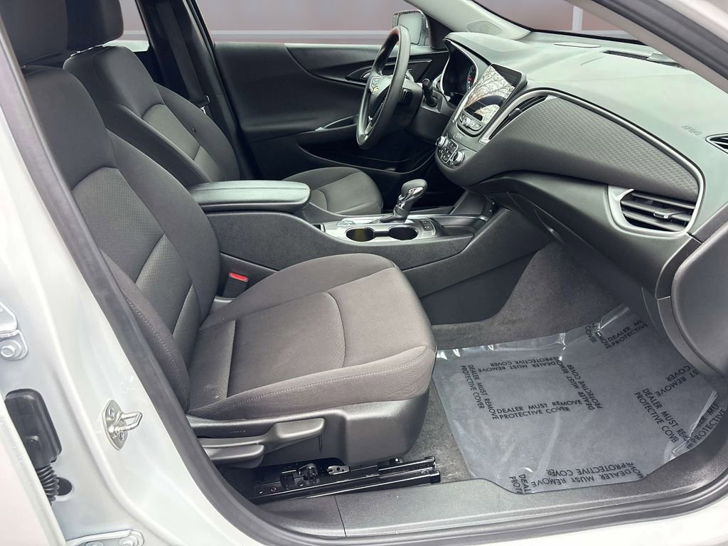 Used 2024 Chevrolet Malibu LT FWD image 17