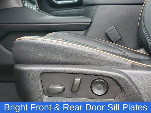 Used 2023 GMC Yukon AT4 image 34