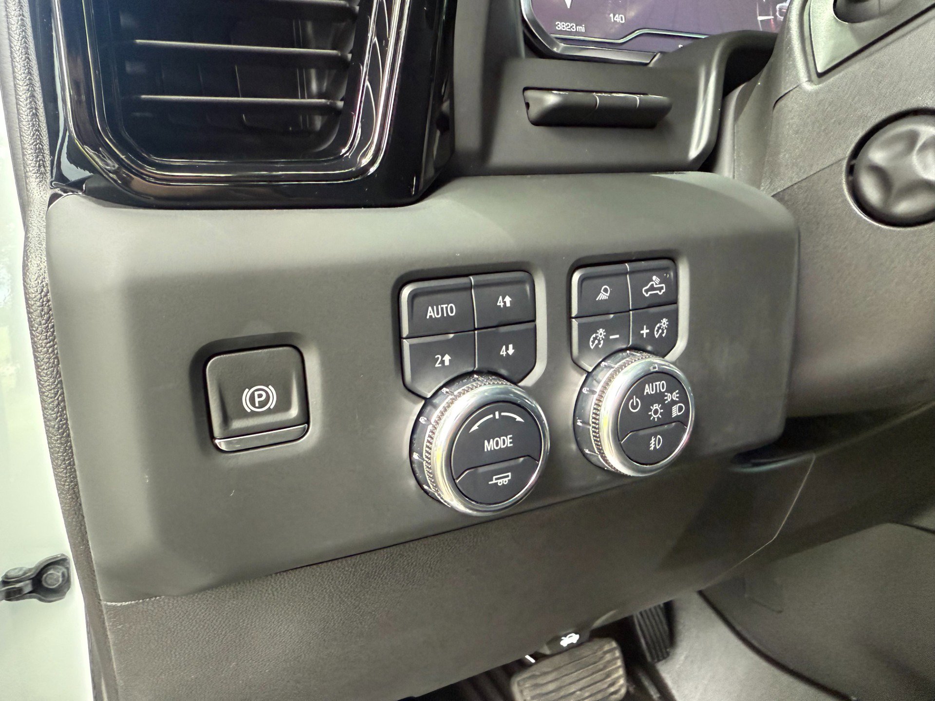 Used 2024 GMC Sierra 1500 AT4X image 29