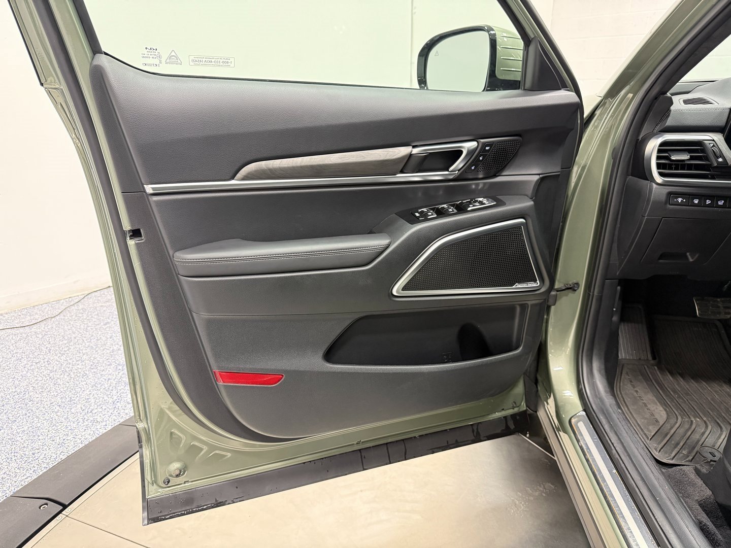 Used 2025 Kia Telluride SX Prestige X-Line image 9