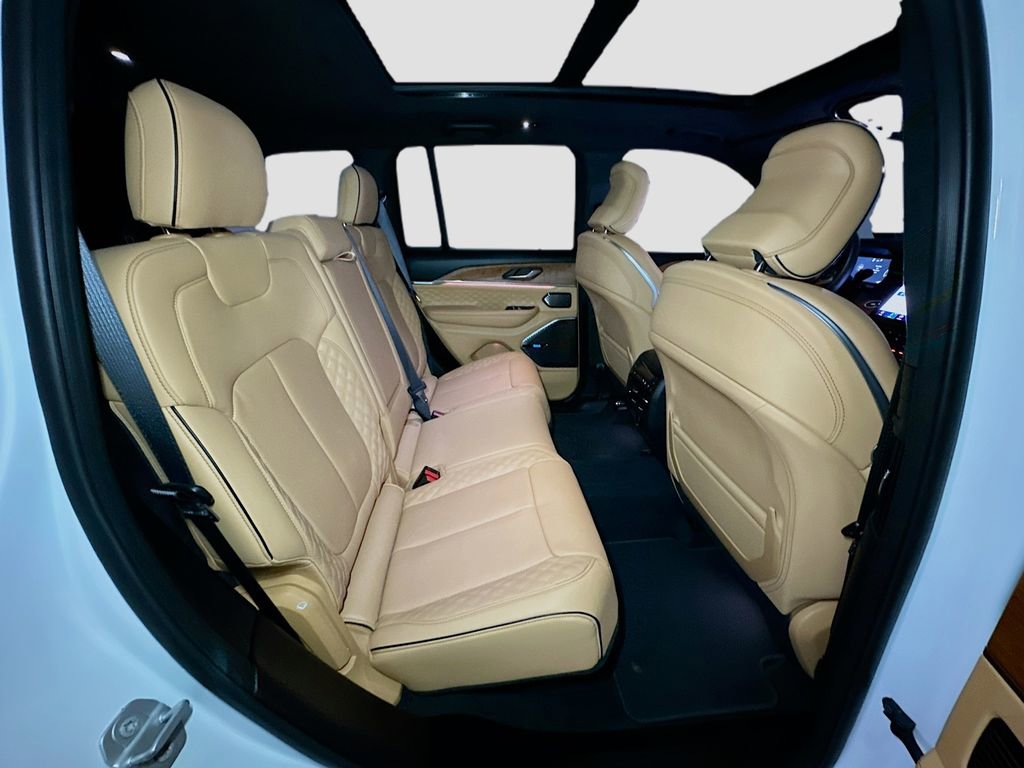 Used 2025 Jeep Grand Cherokee Summit AWD/4WD image 35