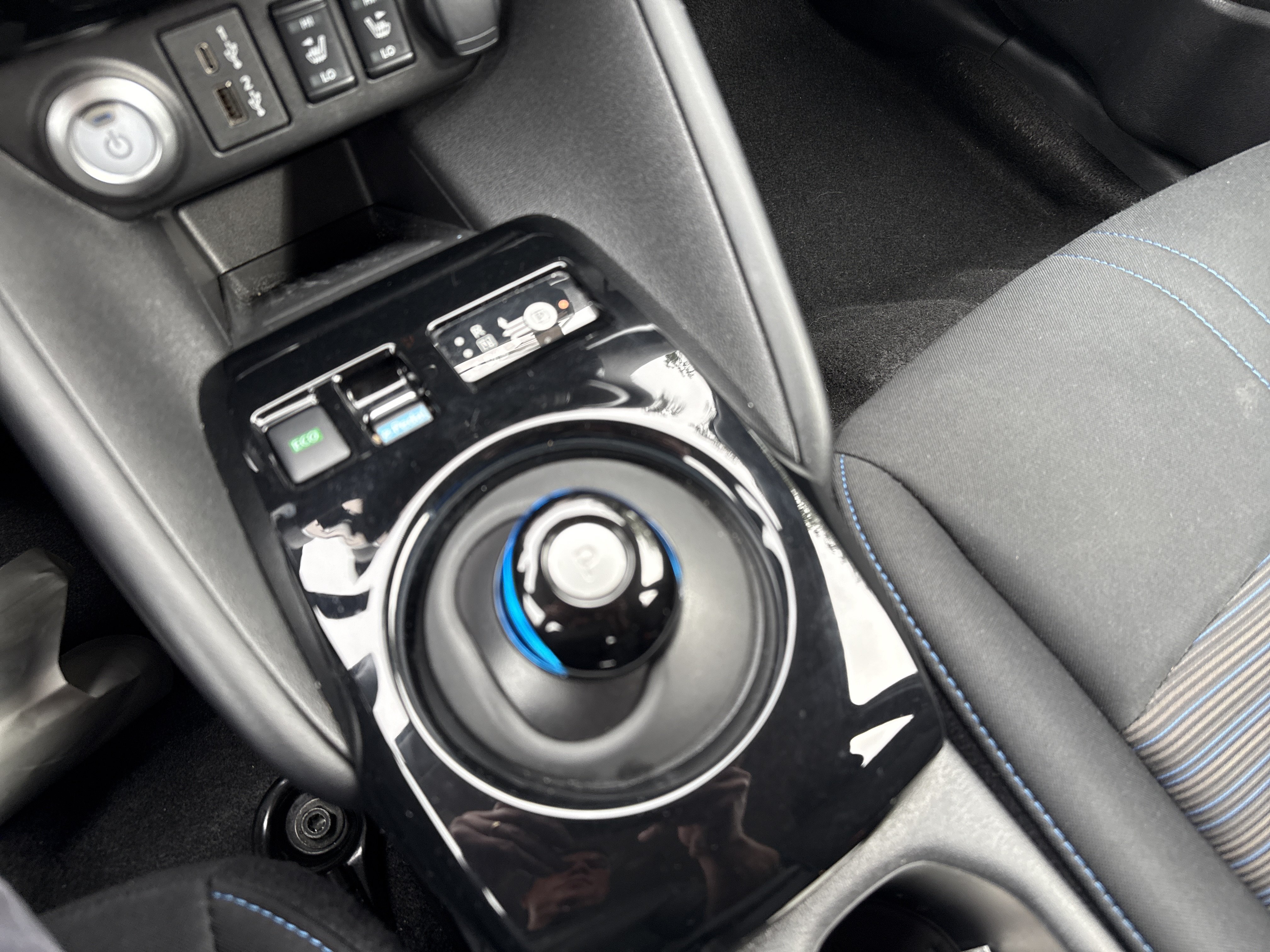 Certified 2025 Nissan Leaf SV Plus FWD image 20