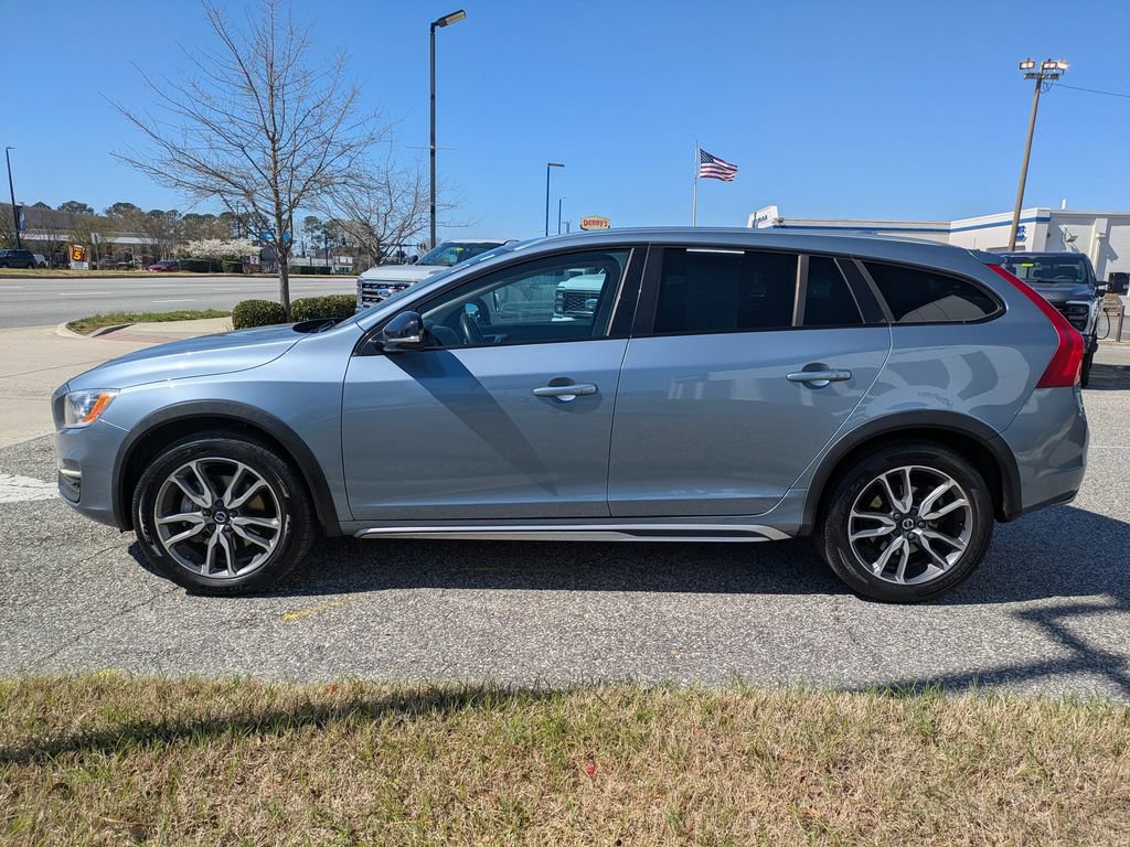 Used 2018 Volvo V60 T5 Cross Country AWD/4WD image 7