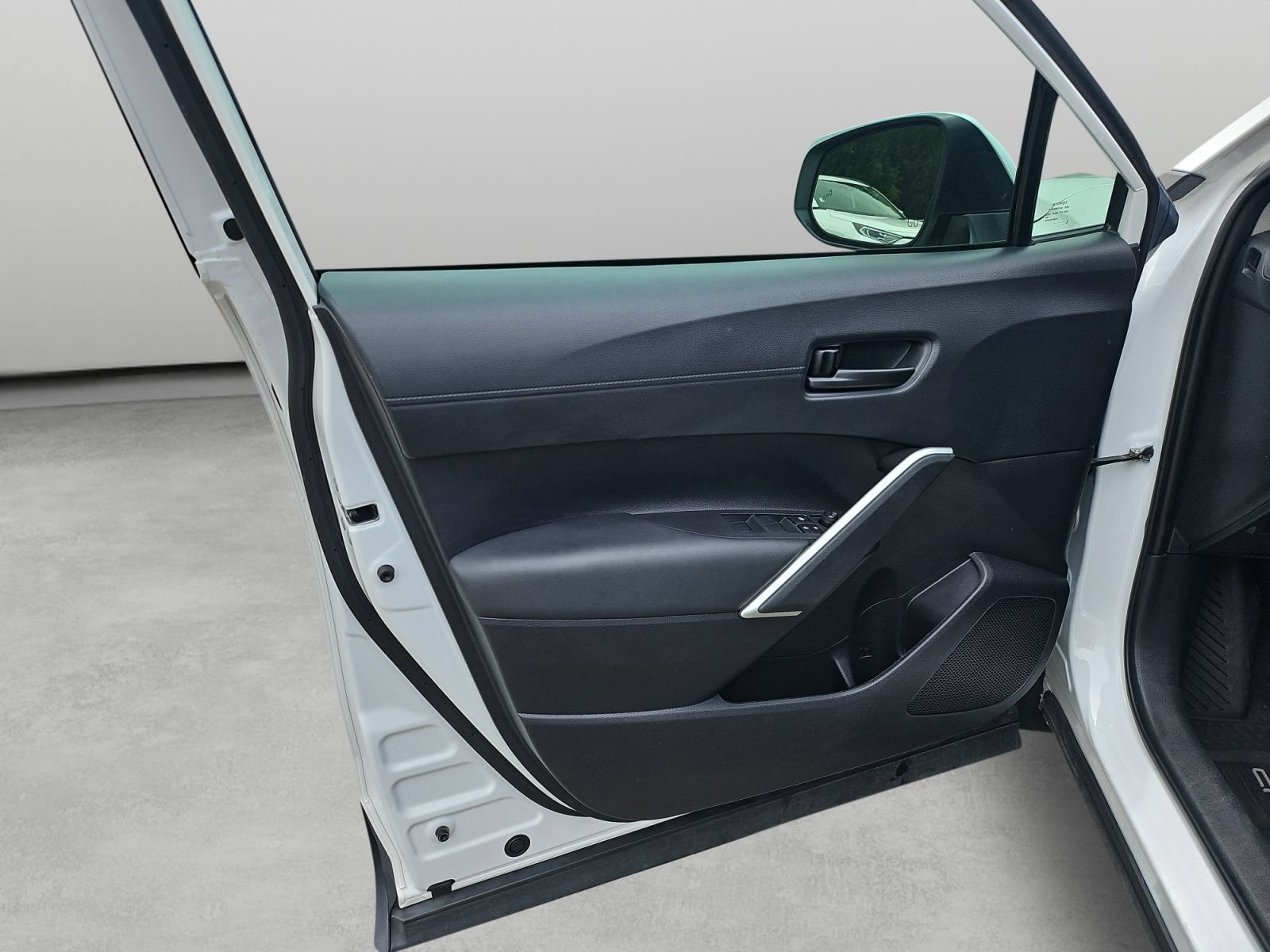 Used 2024 Toyota Corolla Cross LE w/ Moonroof Package FWD image 34