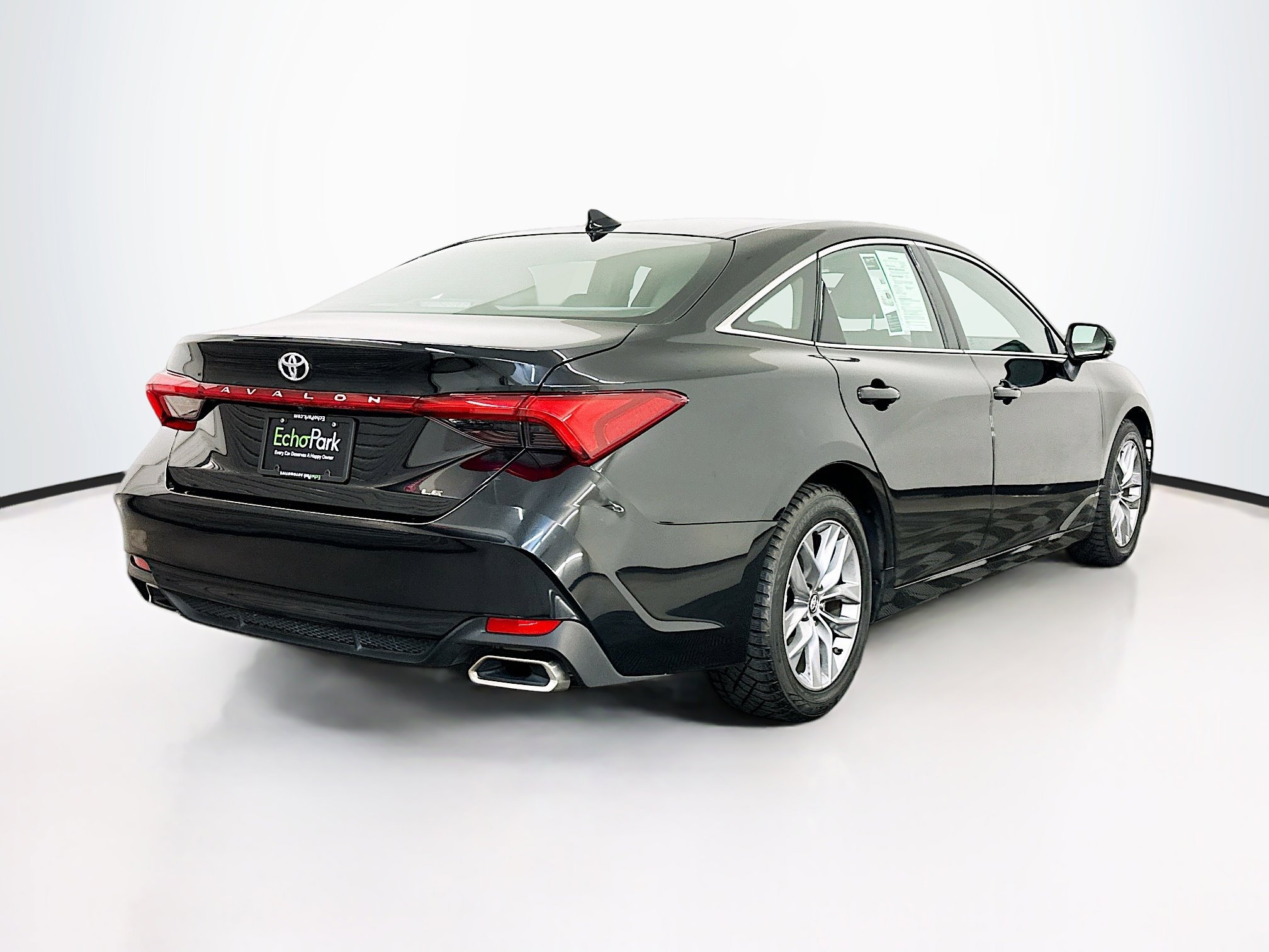 Used 2019 Toyota Avalon XLE image 9