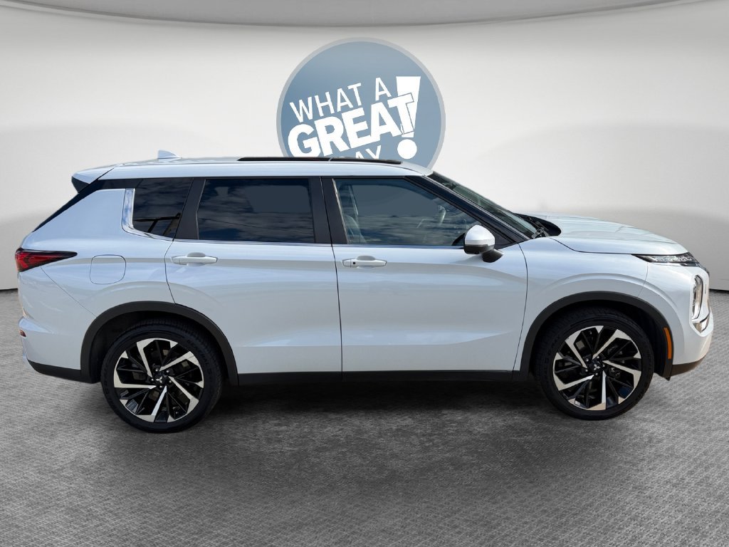 Used 2022 Mitsubishi Outlander SE AWD/4WD image 2