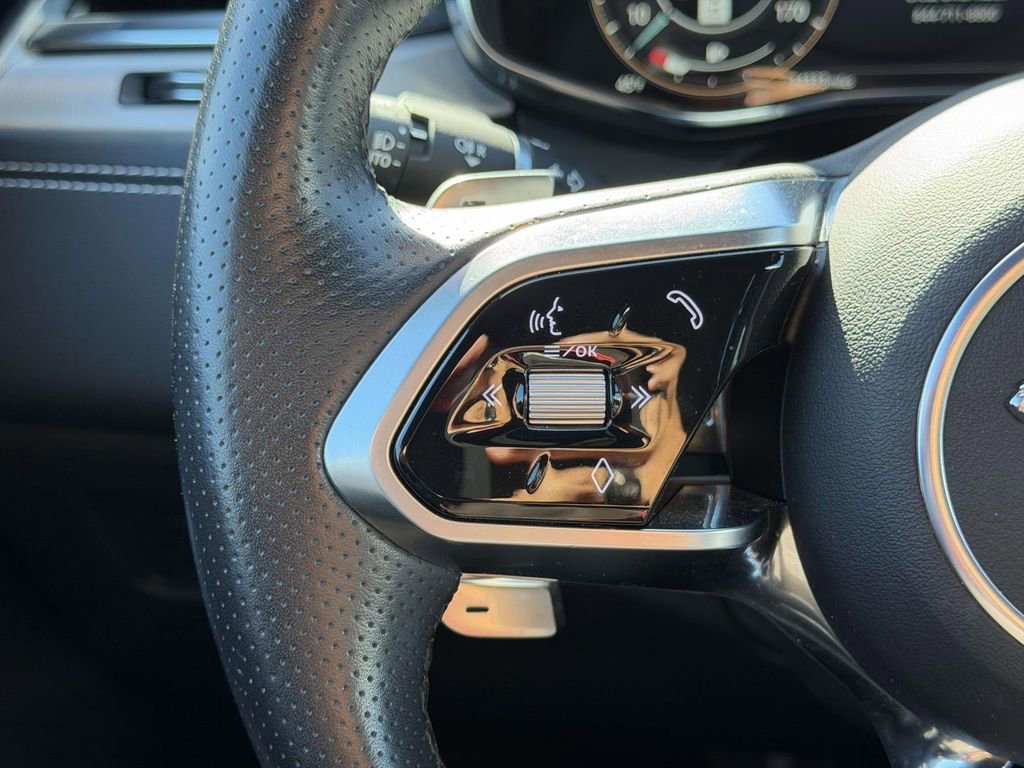 Used 2023 Jaguar F-PACE R-Dynamic S image 9