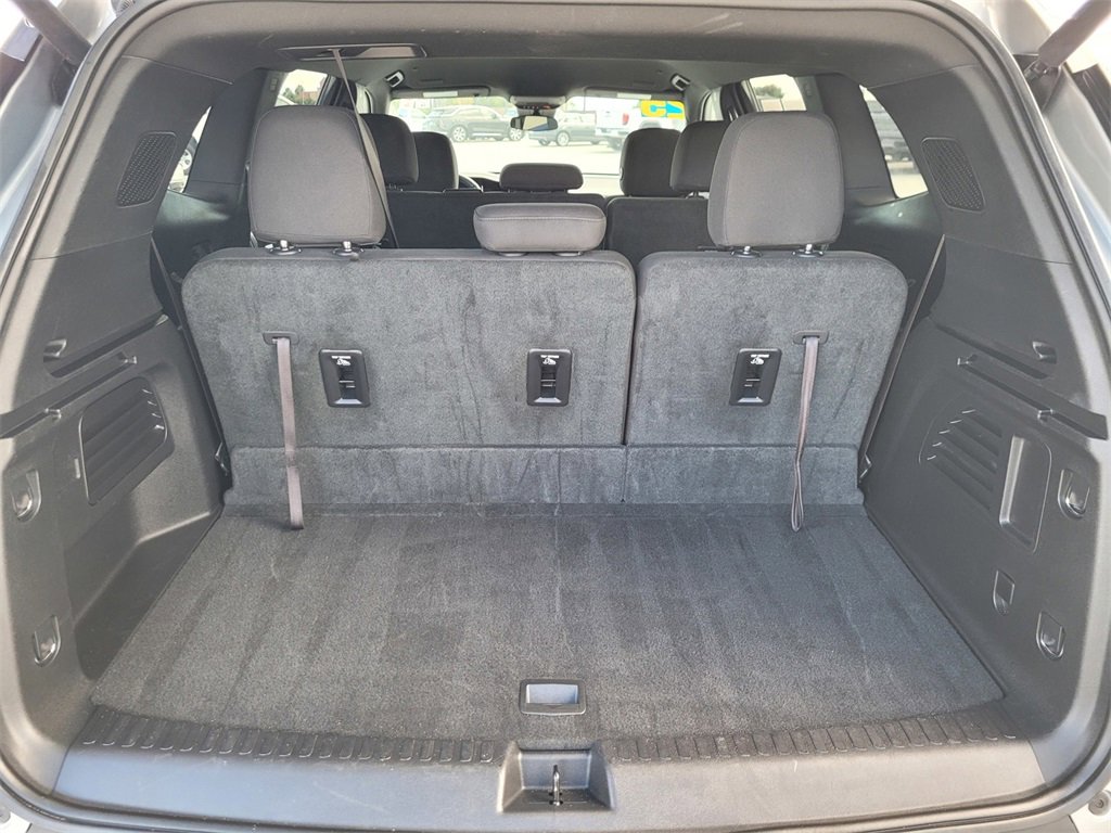 Used 2025 GMC Acadia Elevation image 10