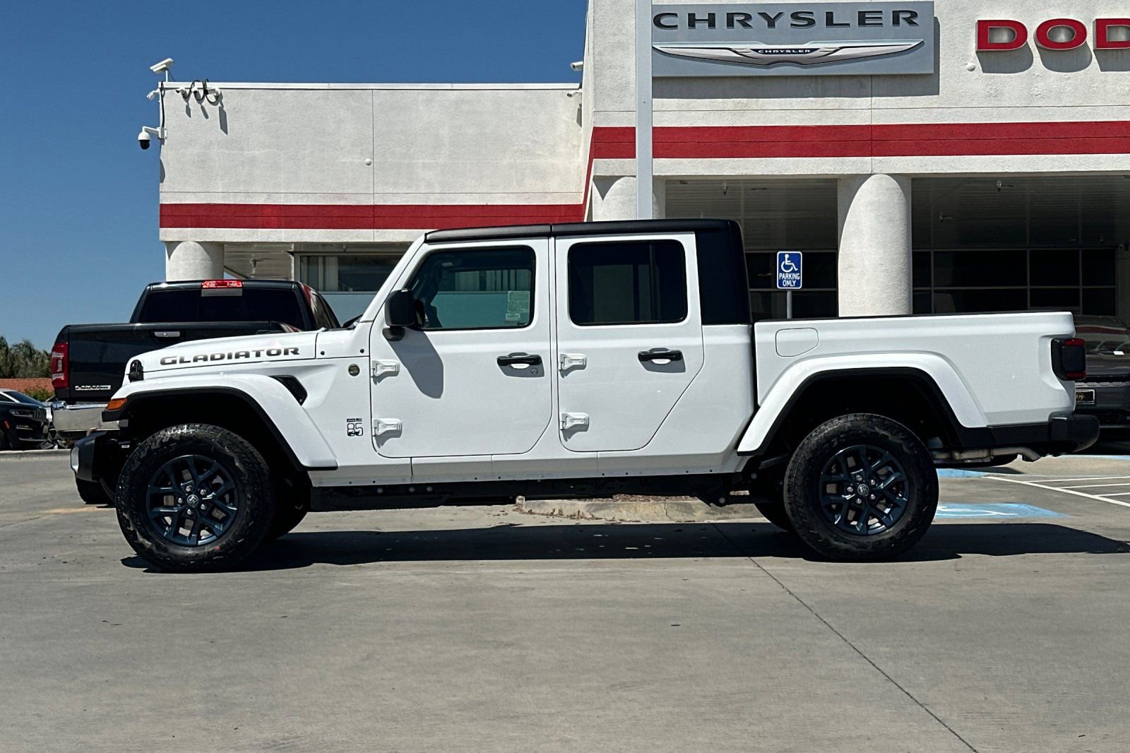 New 2026 Jeep Gladiator Sport AWD/4WD image 3