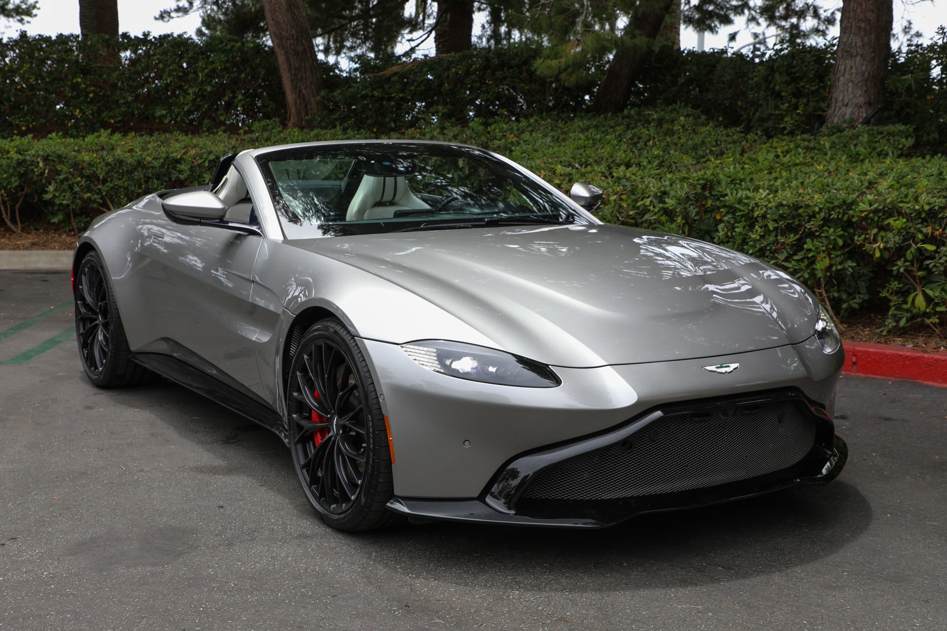 Used 2023 Aston Martin V8 Vantage Roadster RWD image 33