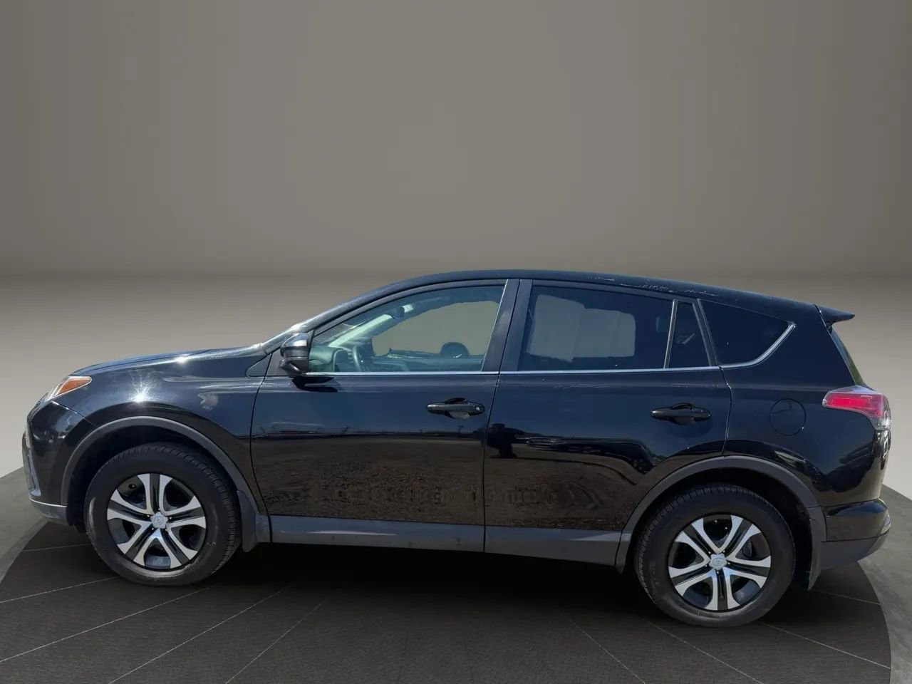 Used 2018 Toyota RAV4 LE w/ All Weather Liner Package AWD/4WD image 8