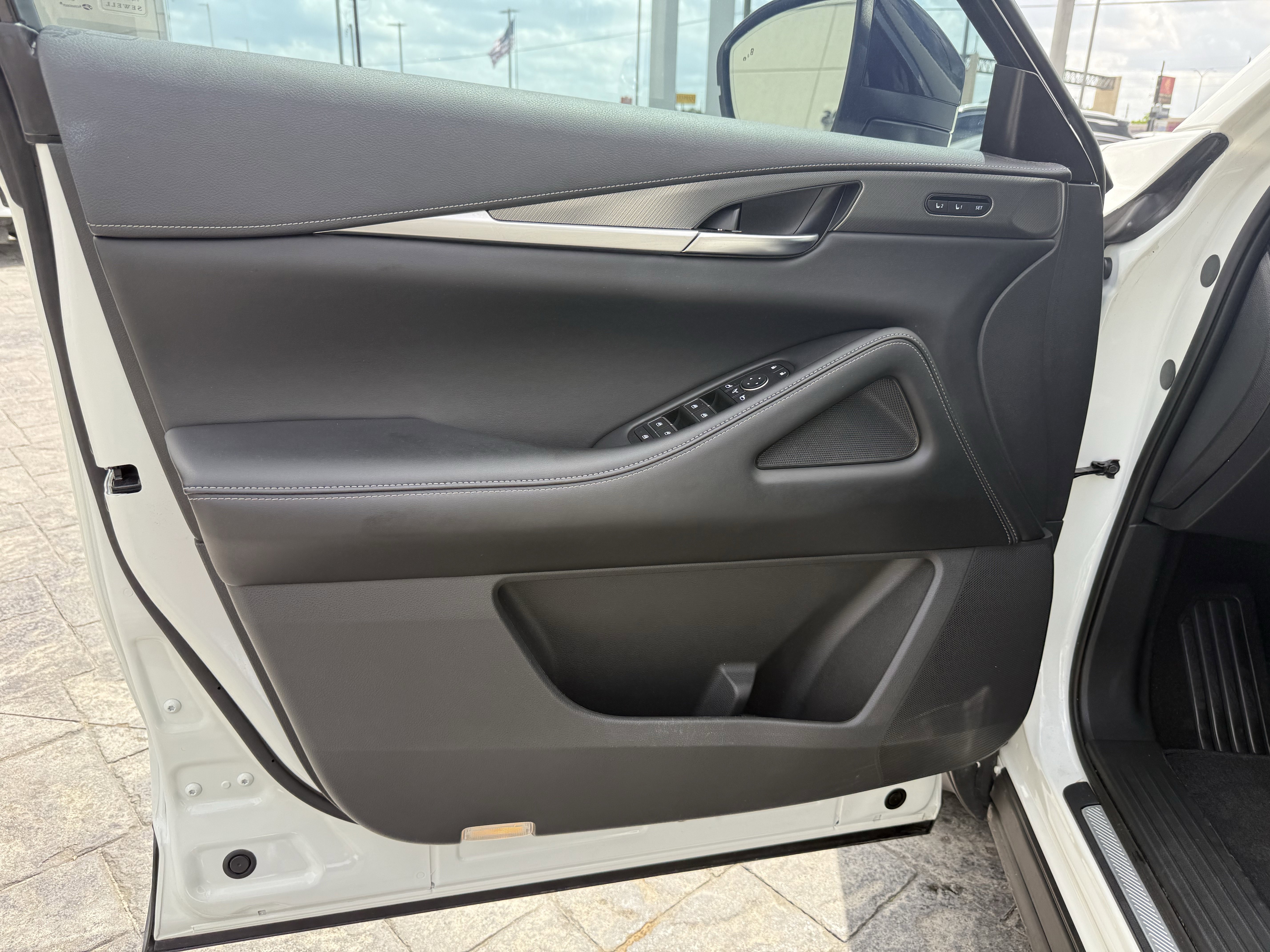 Certified 2023 INFINITI QX60 Luxe w/ Cargo Package image 10