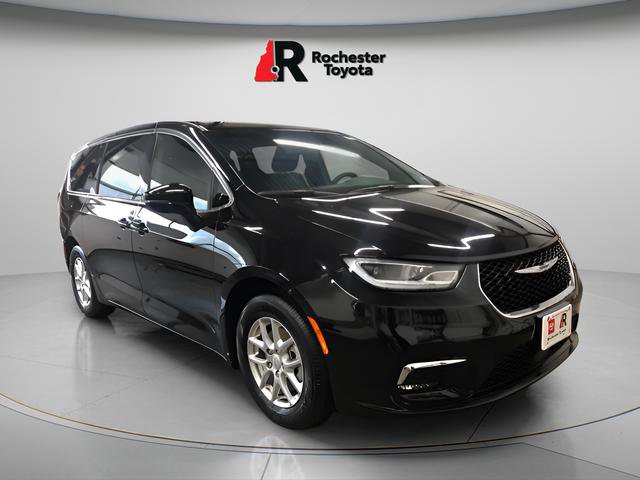 Used 2025 Chrysler Pacifica Select FWD image 5