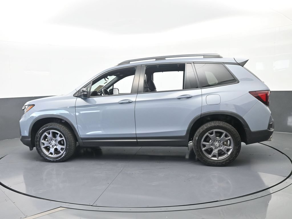 Used 2024 Honda Passport TrailSport image 3