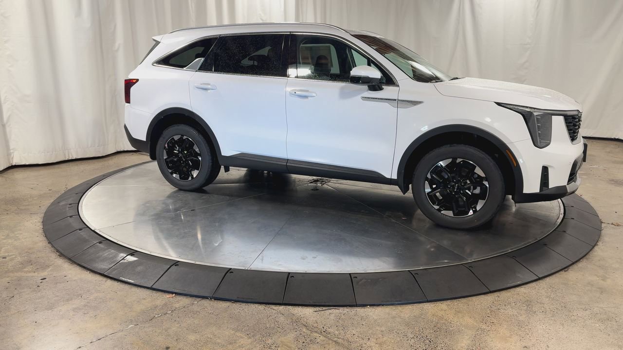 New 2026 Kia Sorento S image 2