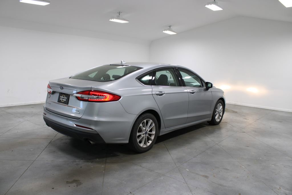 Used 2020 Ford Fusion SE image 9