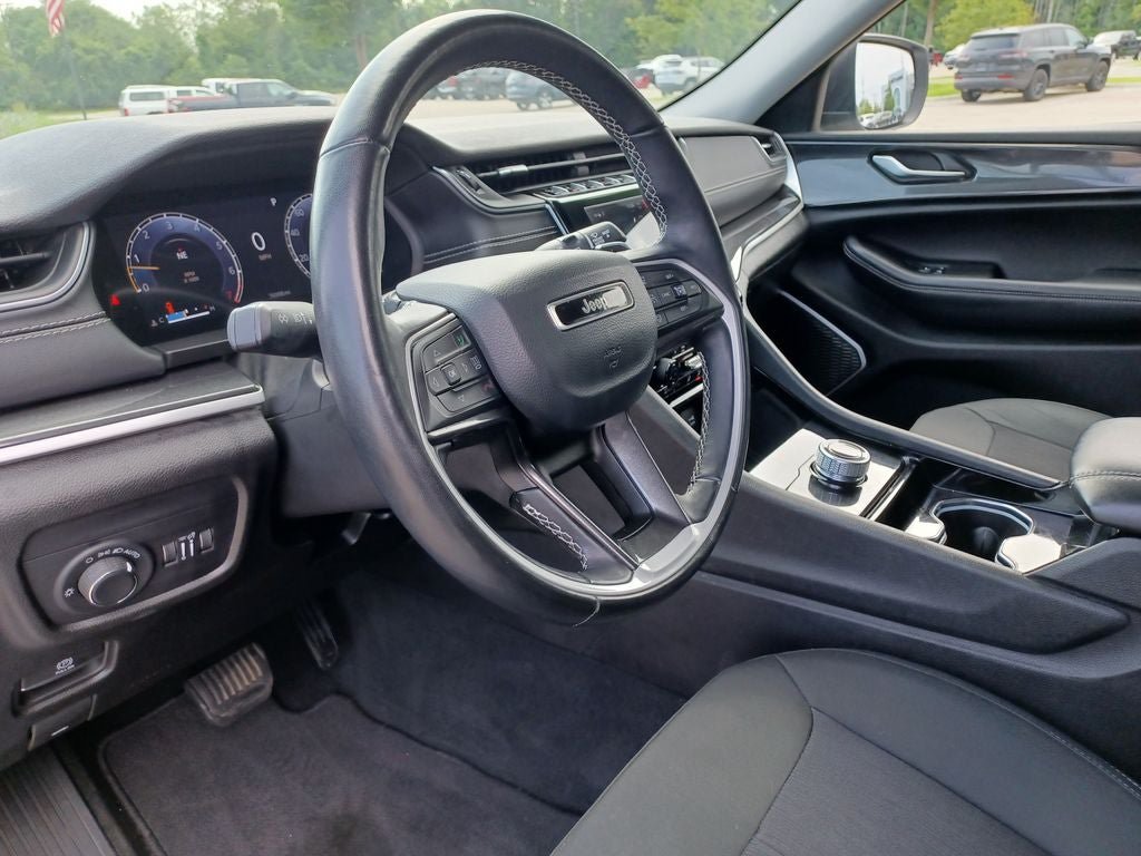 Used 2022 Jeep Grand Cherokee L Laredo w/ Luxury Tech Group I AWD/4WD image 10