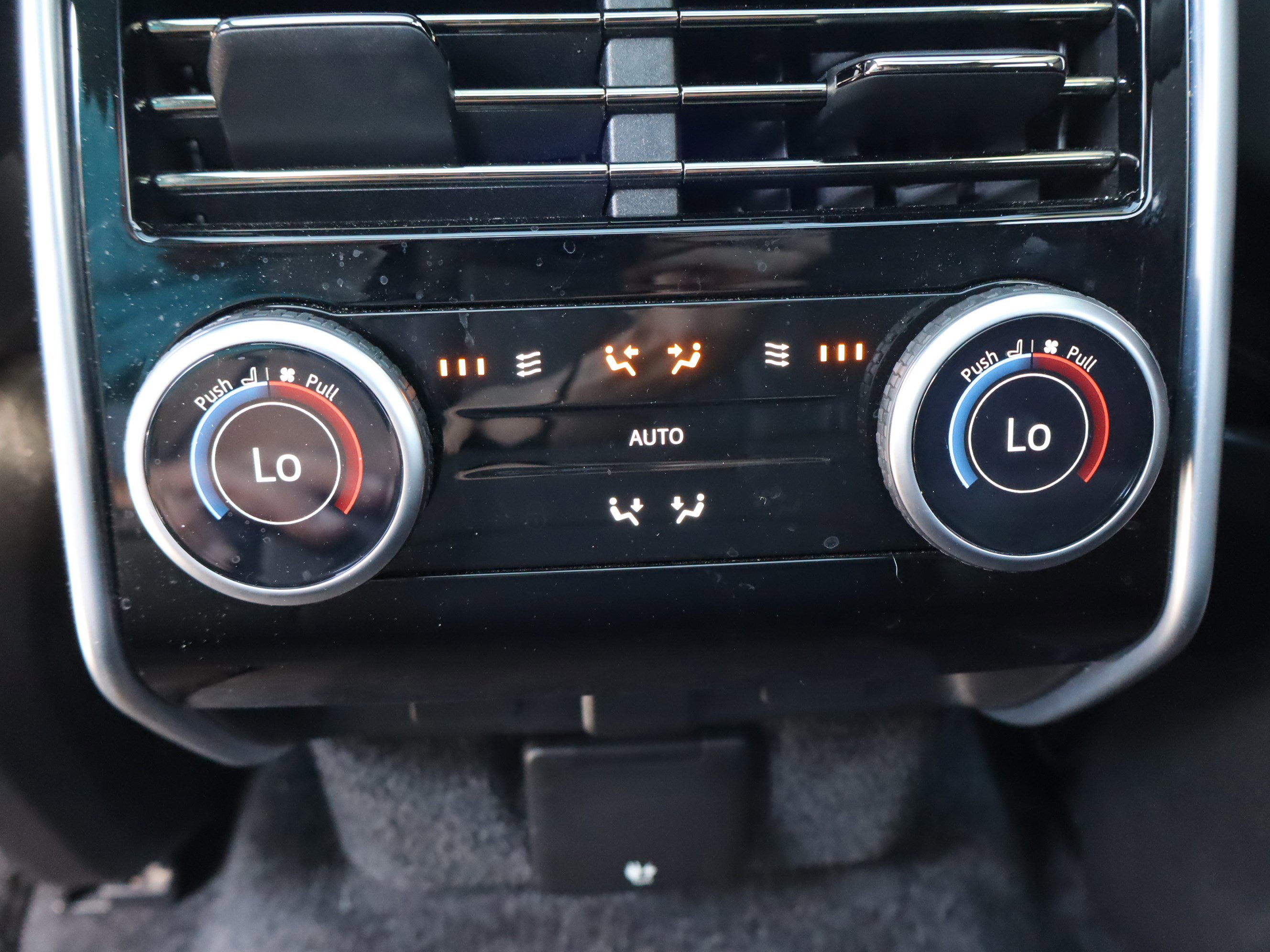 Used 2024 Land Rover Range Rover SE image 32