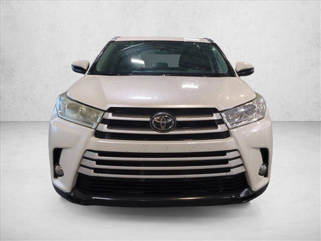 Used 2017 Toyota Highlander XLE FWD image 2