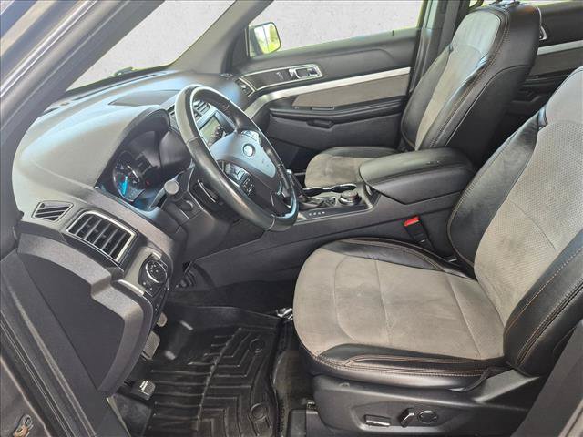 Used 2017 Ford Explorer XLT w/ Equipment Group 202A AWD/4WD image 16