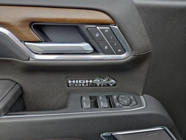 Used 2025 Chevrolet Silverado 1500 High Country w/ High Country Premium Package AWD/4WD image 16
