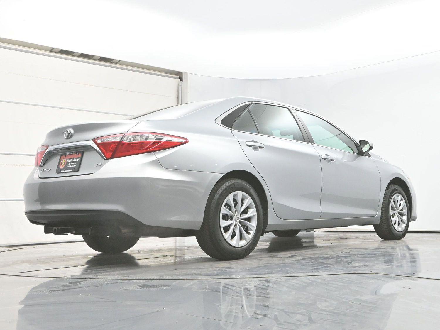 Used 2017 Toyota Camry LE FWD image 31