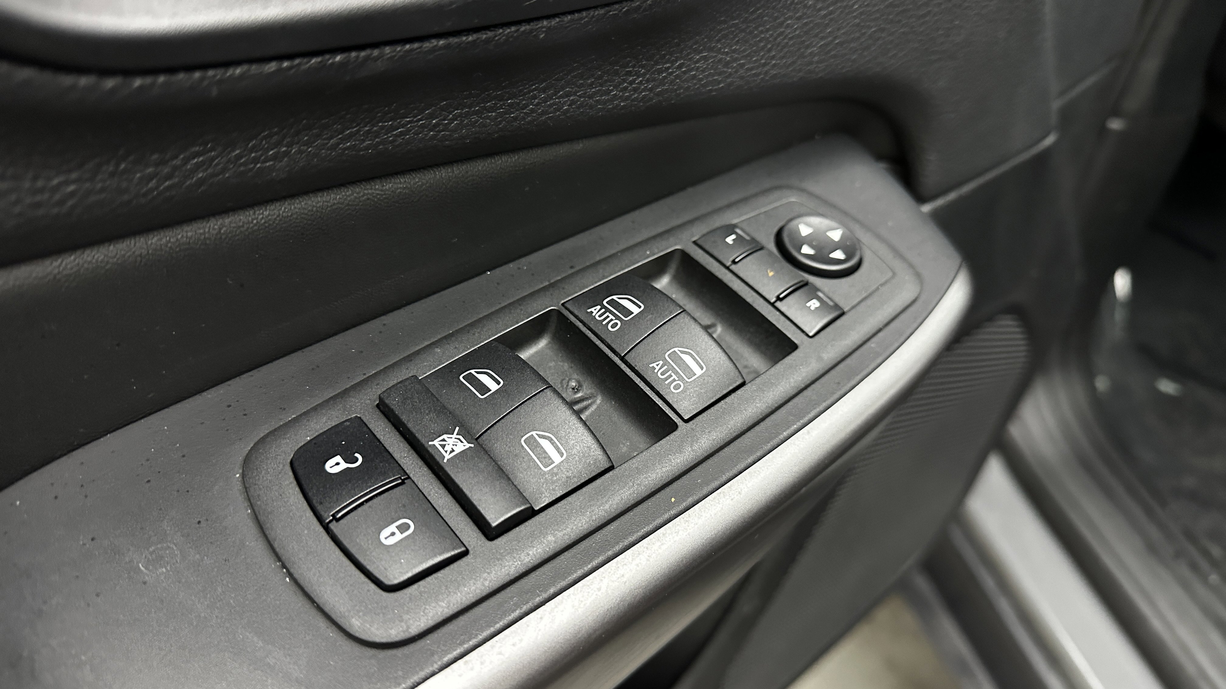 Used 2022 Jeep Cherokee Latitude Lux w/ Sun & Sound Group AWD/4WD image 10