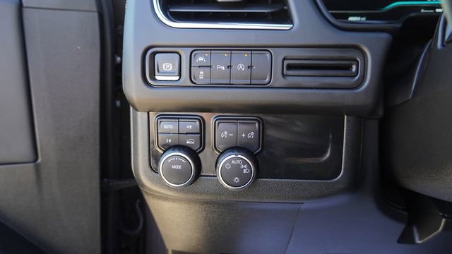 Used 2024 Chevrolet Suburban LT image 23