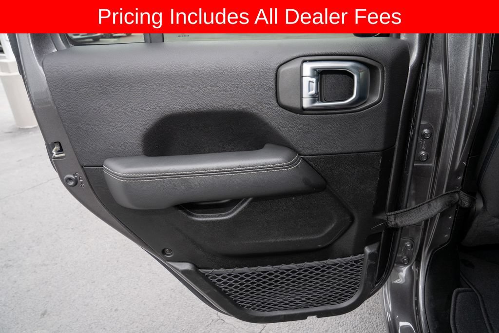 Used 2023 Jeep Gladiator Overland AWD/4WD image 9