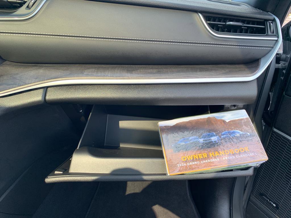 Used 2024 Jeep Grand Cherokee Limited 4xe image 31