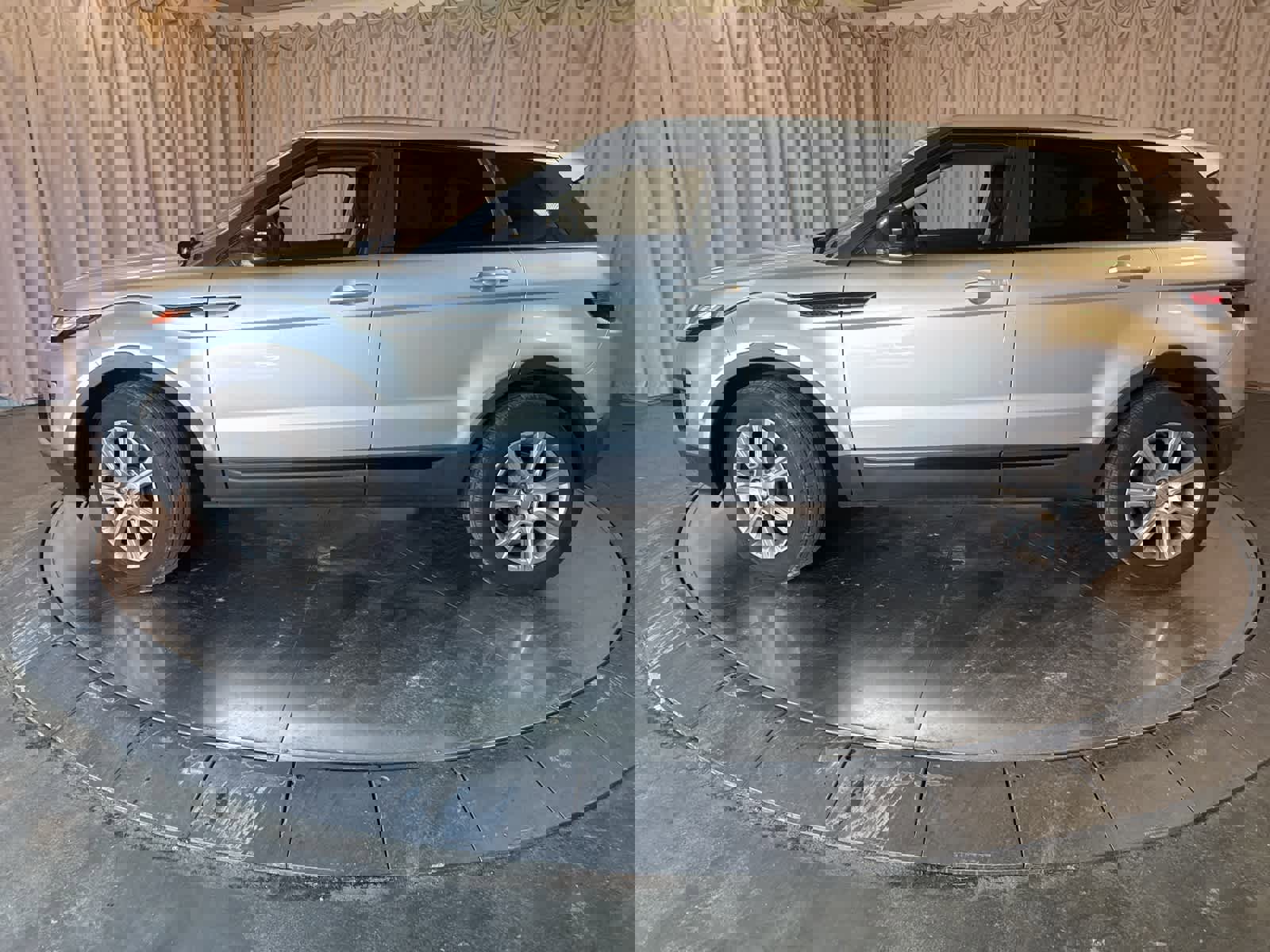 Used 2019 Land Rover Range Rover Evoque SE image 7