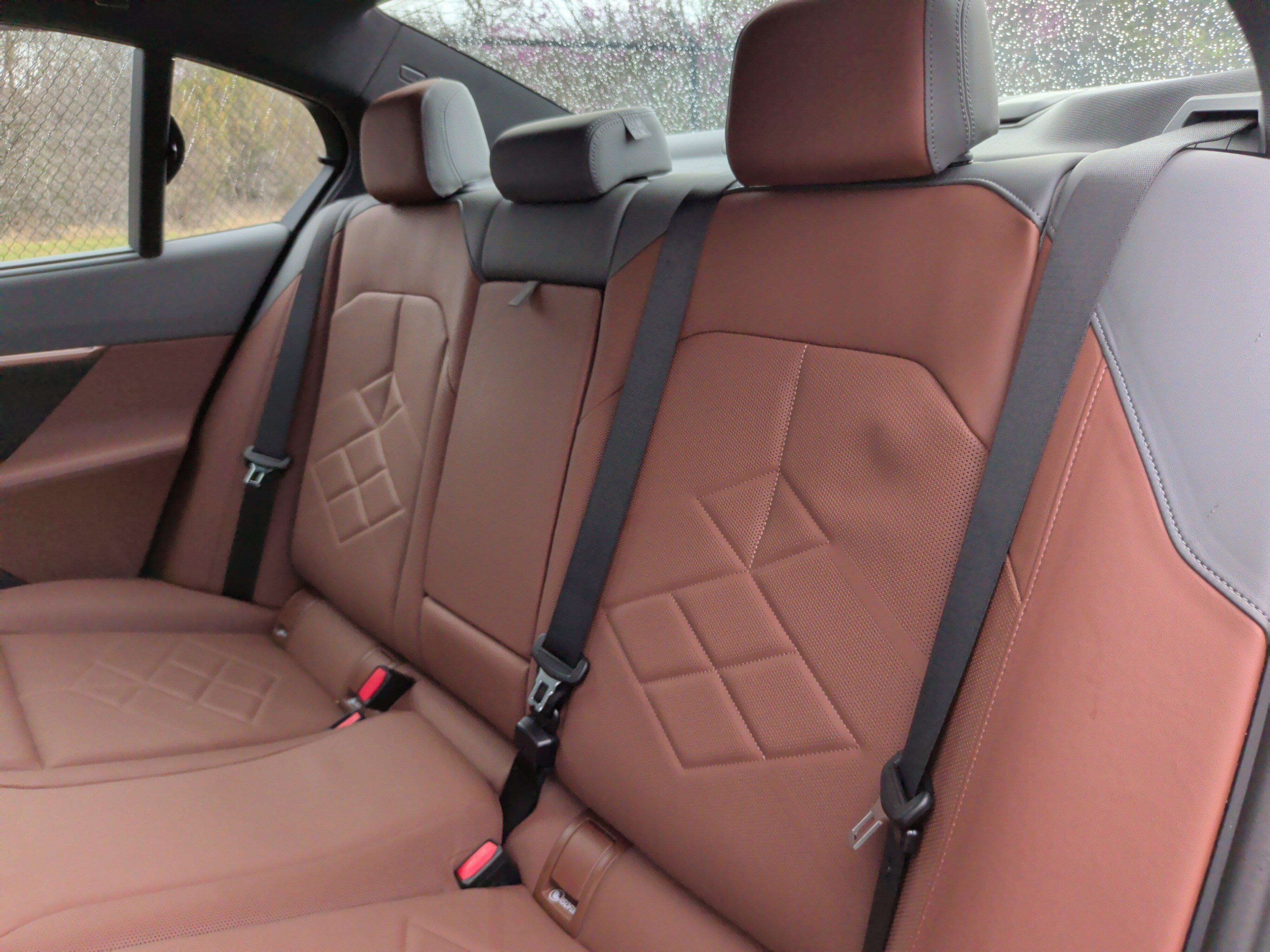 Certified 2025 BMW 550e xDrive w/ Executive Package image 38